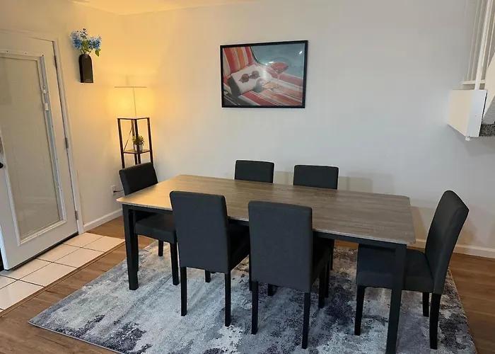 Holiday home 3br Sleeps 10 Walk To Old Town