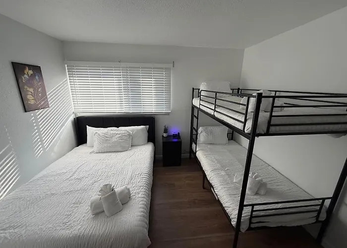 Holiday home 3br Sleeps 10 Walk To Old Town
