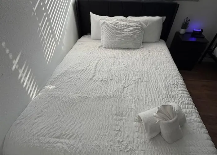 Holiday home 3br Sleeps 10 Walk To Old Town *