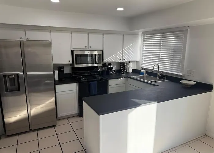 3br Sleeps 10 Walk To Old Town *